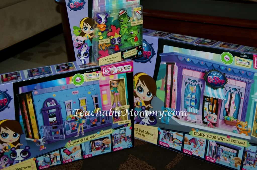 New Littlest Pet Shop toys! Perfect gifts for the little girls in your life! #LittlestPetShop #MC #sponsored