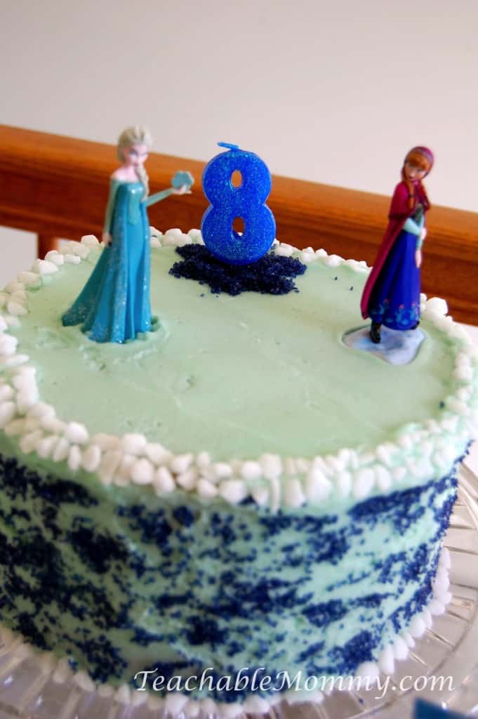 Frozen Birthday Party ideas, Frozen Birthday Crafts, Frozen Games, Frozen Free Printables, Frozen Party Decorations, Frozen Party, Frozen Party food, Frozen Birthday Cake