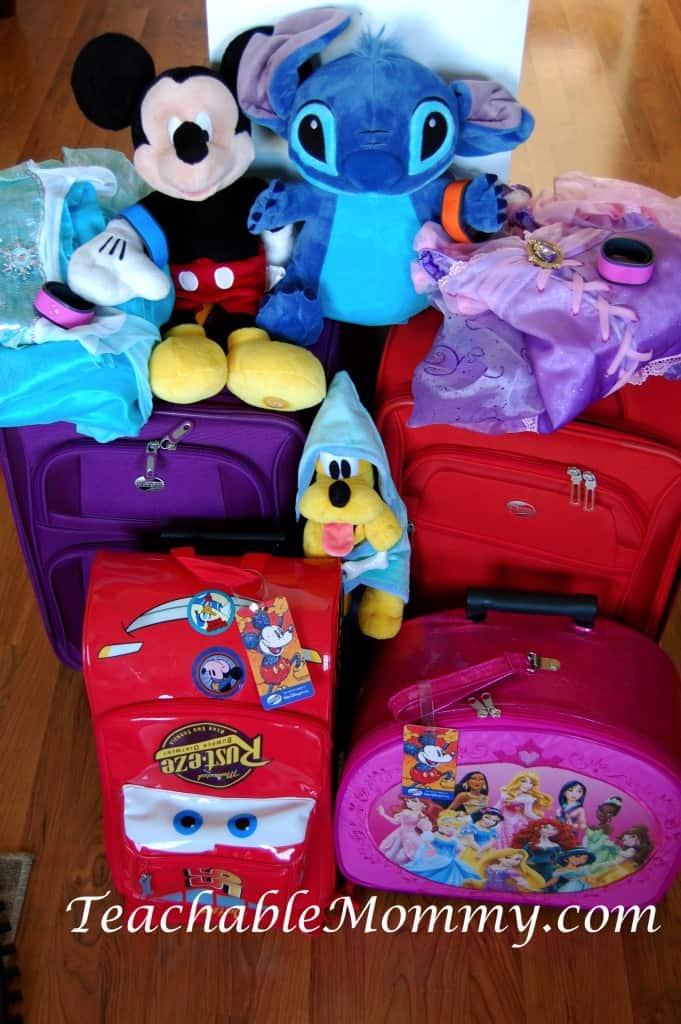 How to pack suitcase, How to pack for Disney World, packing for Disney, packing tips, #DisneySMMC, #DisneySMMoms