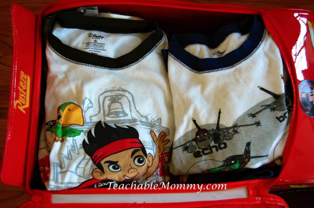 How to pack suitcase, How to pack for Disney World, packing for Disney, packing tips, #DisneySMMC, #DisneySMMoms