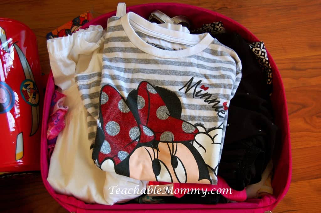 How to pack suitcase, How to pack for Disney World, packing for Disney, packing tips, #DisneySMMC, #DisneySMMoms