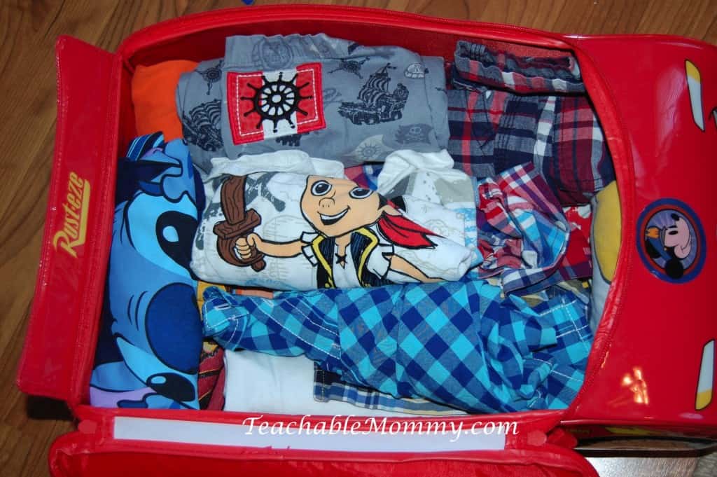 How to pack suitcase, How to pack for Disney World, packing for Disney, packing tips, #DisneySMMC, #DisneySMMoms