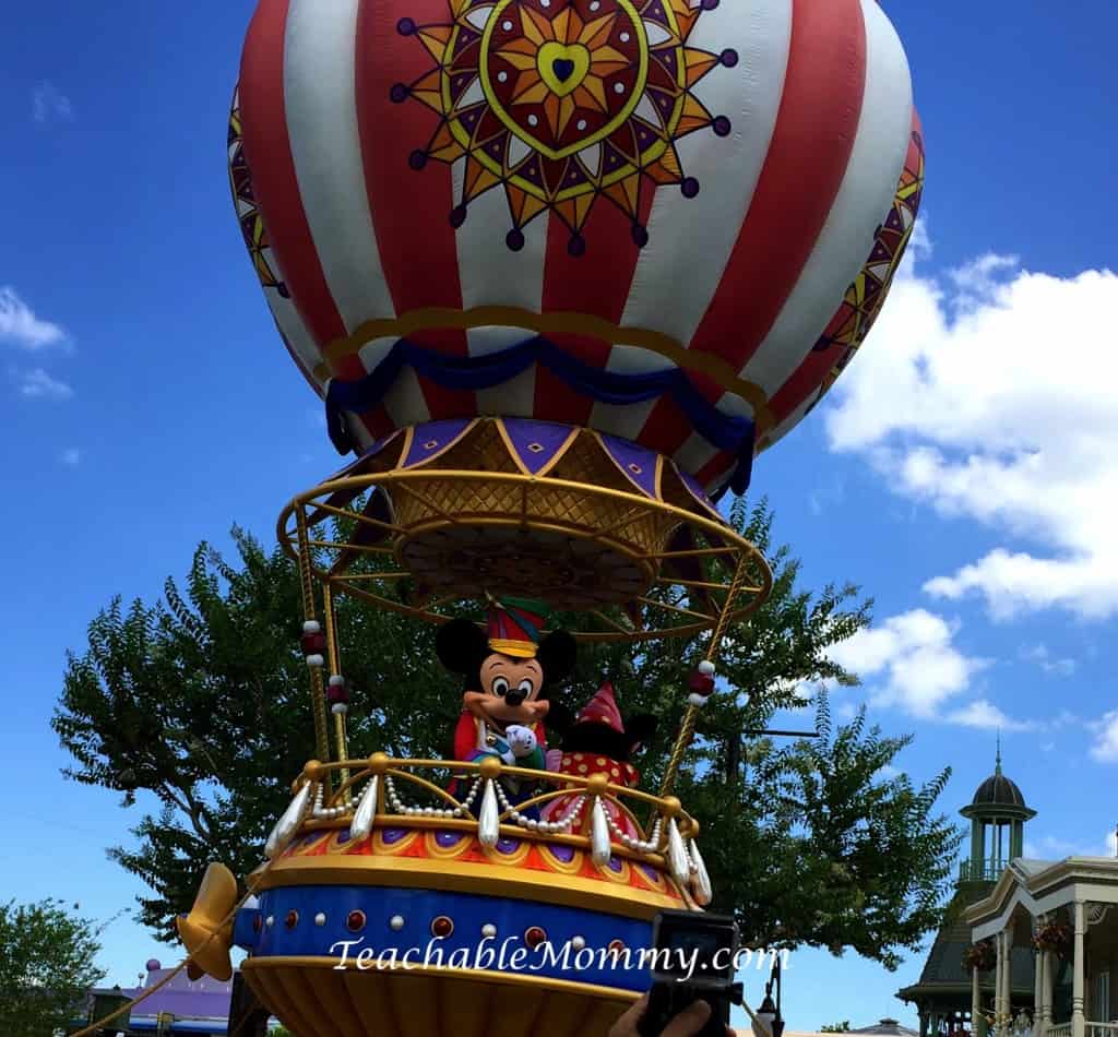 Disney Social Media Moms Celebration, #DisneySMMC, #DisneySide, Festival of Fantasy Parade