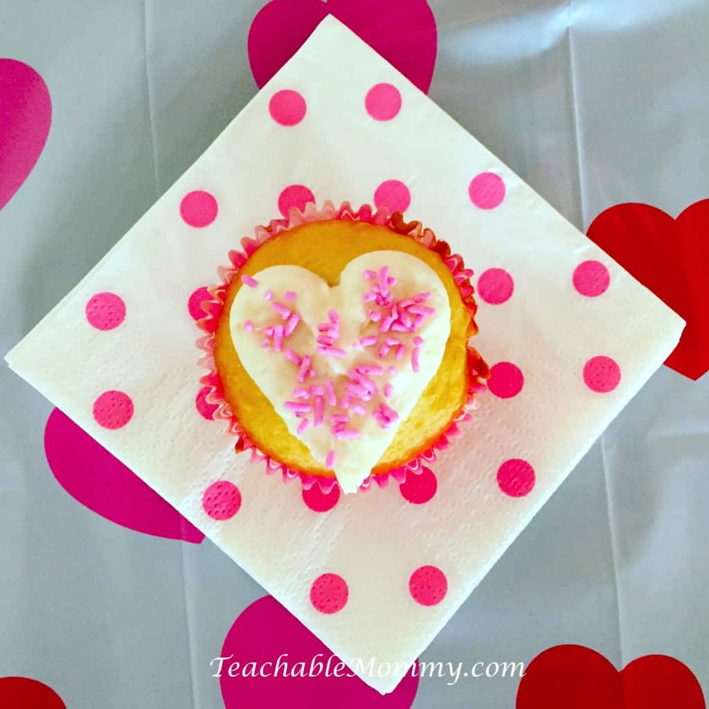 Valentine's Day Party ideas, Valentine's Day party, Valentine's Day, free Valentine's printable, Valentine's ball printable, Valentines Party, Valentine Food, Heart shaped food, sponsored