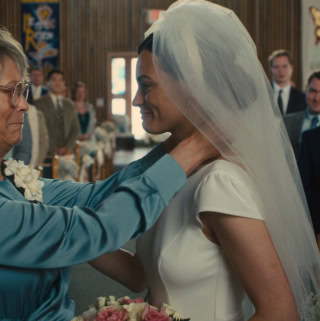 Ella McCay Bonus Features